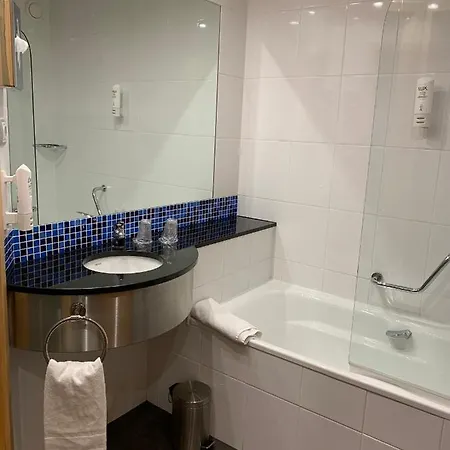 Express By Ihg Hotel