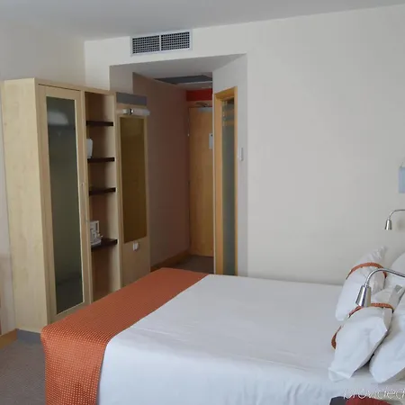 Express By Ihg Hotel Vitoria