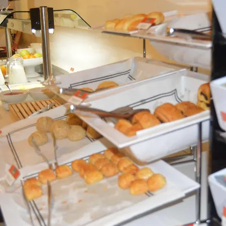 Express By Ihg Hotel 3*