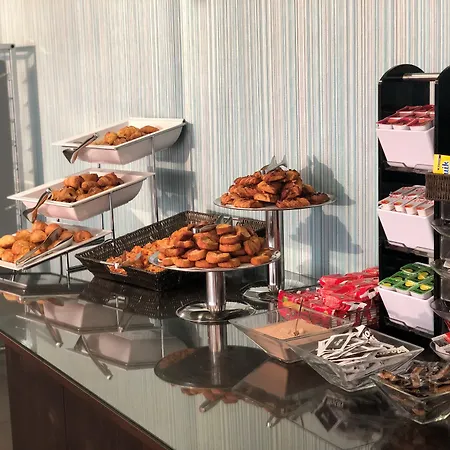 维多利亚快捷假日酒店 3* 维多利亚-加斯特伊兹