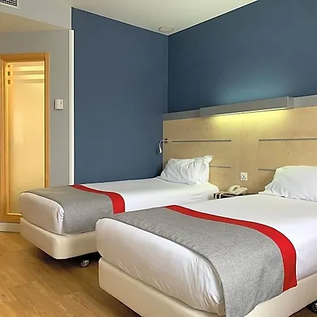 Express By Ihg Hotel 3*