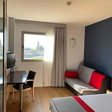 Express By Ihg Hotel 3*