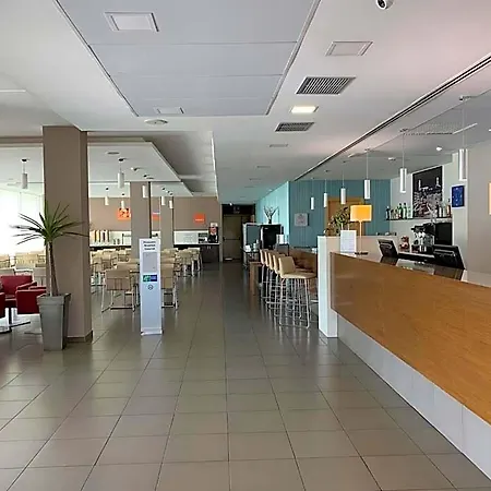 Express By Ihg Hotel 3*