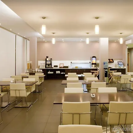 维多利亚快捷假日酒店 3* 维多利亚-加斯特伊兹