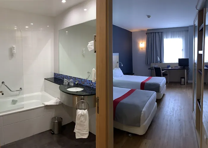 Express By Ihg Hotel 3*