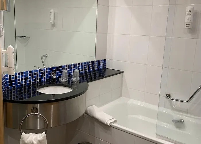 Express By Ihg Hotel 3*