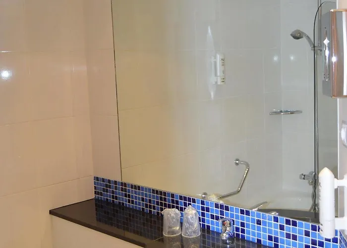 Express By Ihg Hotel